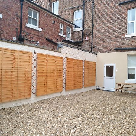 Villa West Cliff Townhouse With Parking Whitby Esterno foto